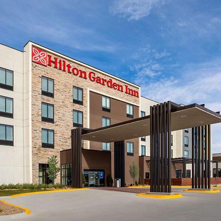 Hilton Garden Inn Hays, Ks מראה חיצוני תמונה