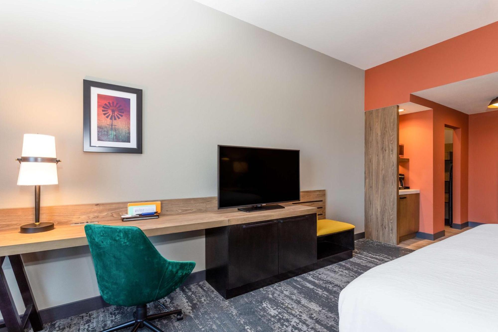 Hilton Garden Inn Hays, Ks מראה חיצוני תמונה