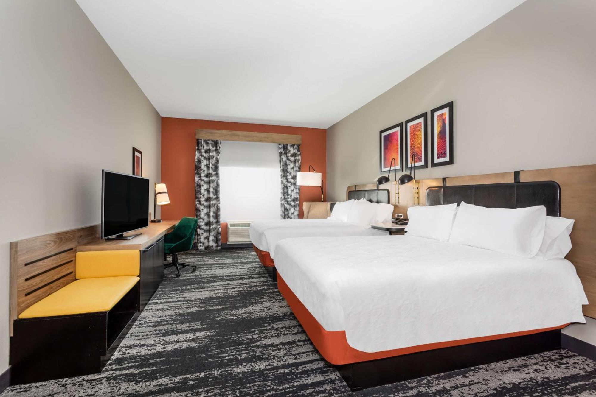 Hilton Garden Inn Hays, Ks מראה חיצוני תמונה