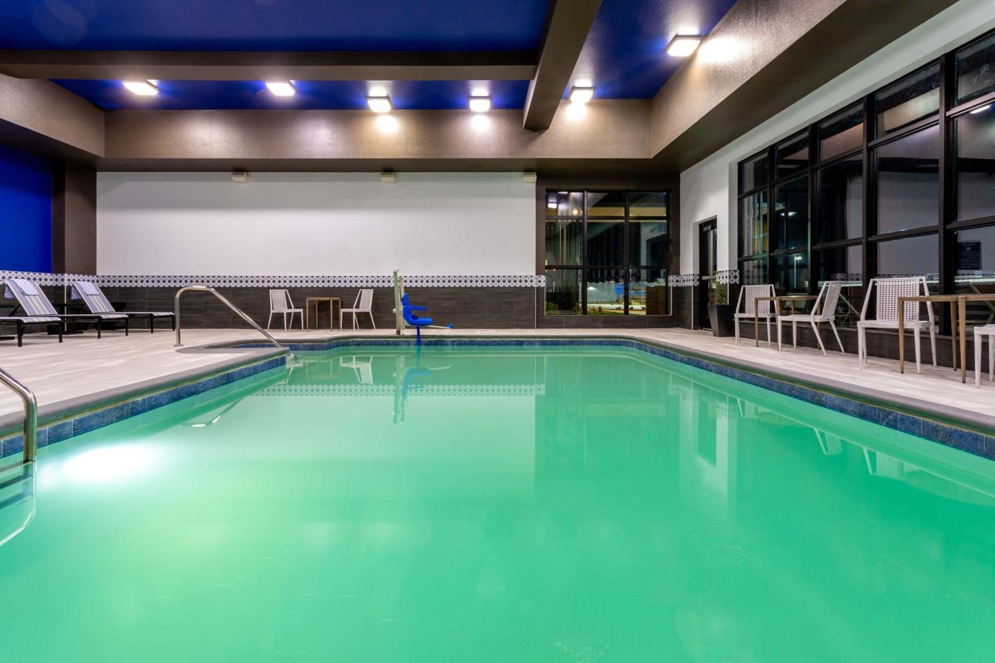 Hilton Garden Inn Hays, Ks מראה חיצוני תמונה