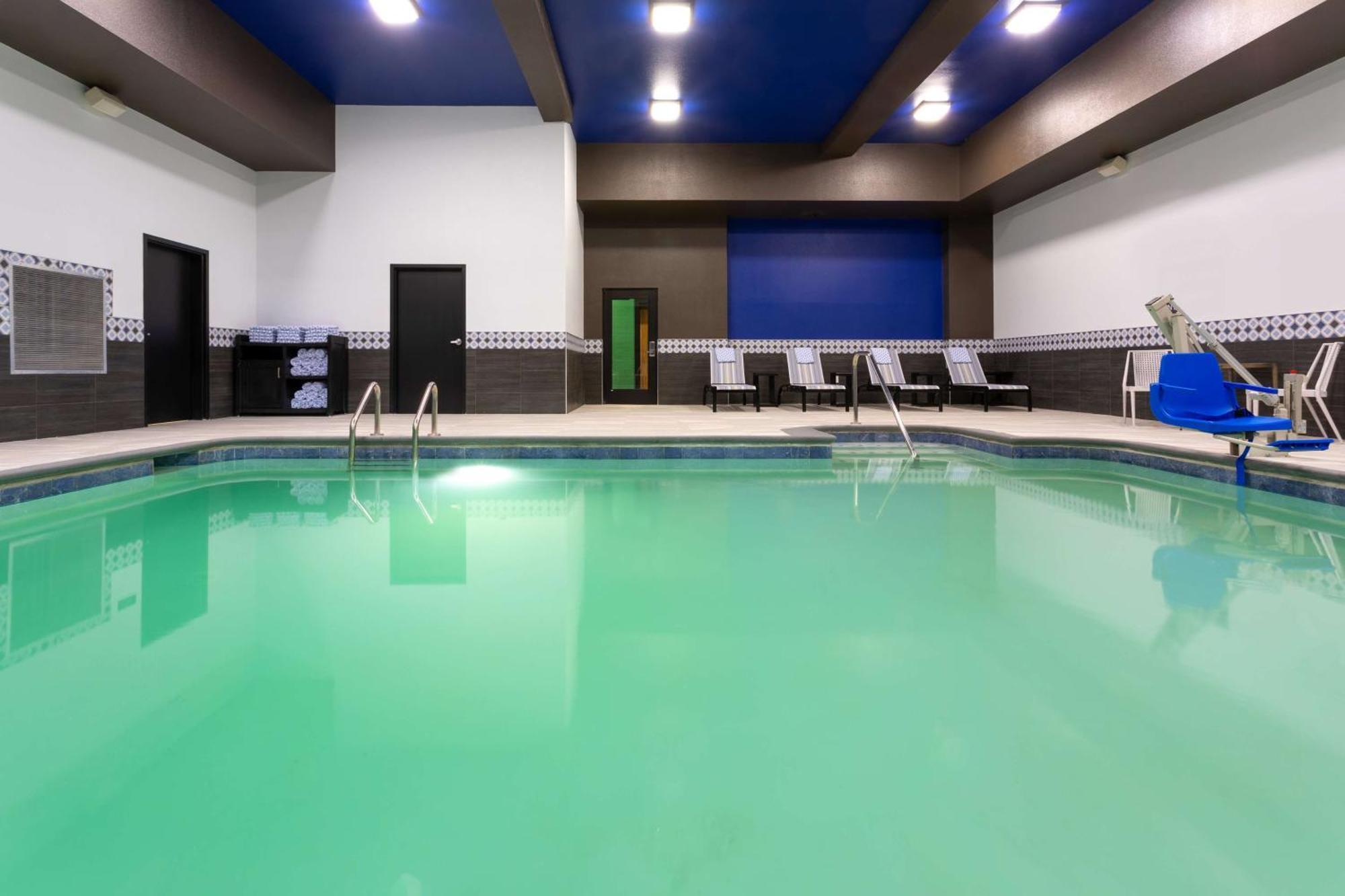 Hilton Garden Inn Hays, Ks מראה חיצוני תמונה