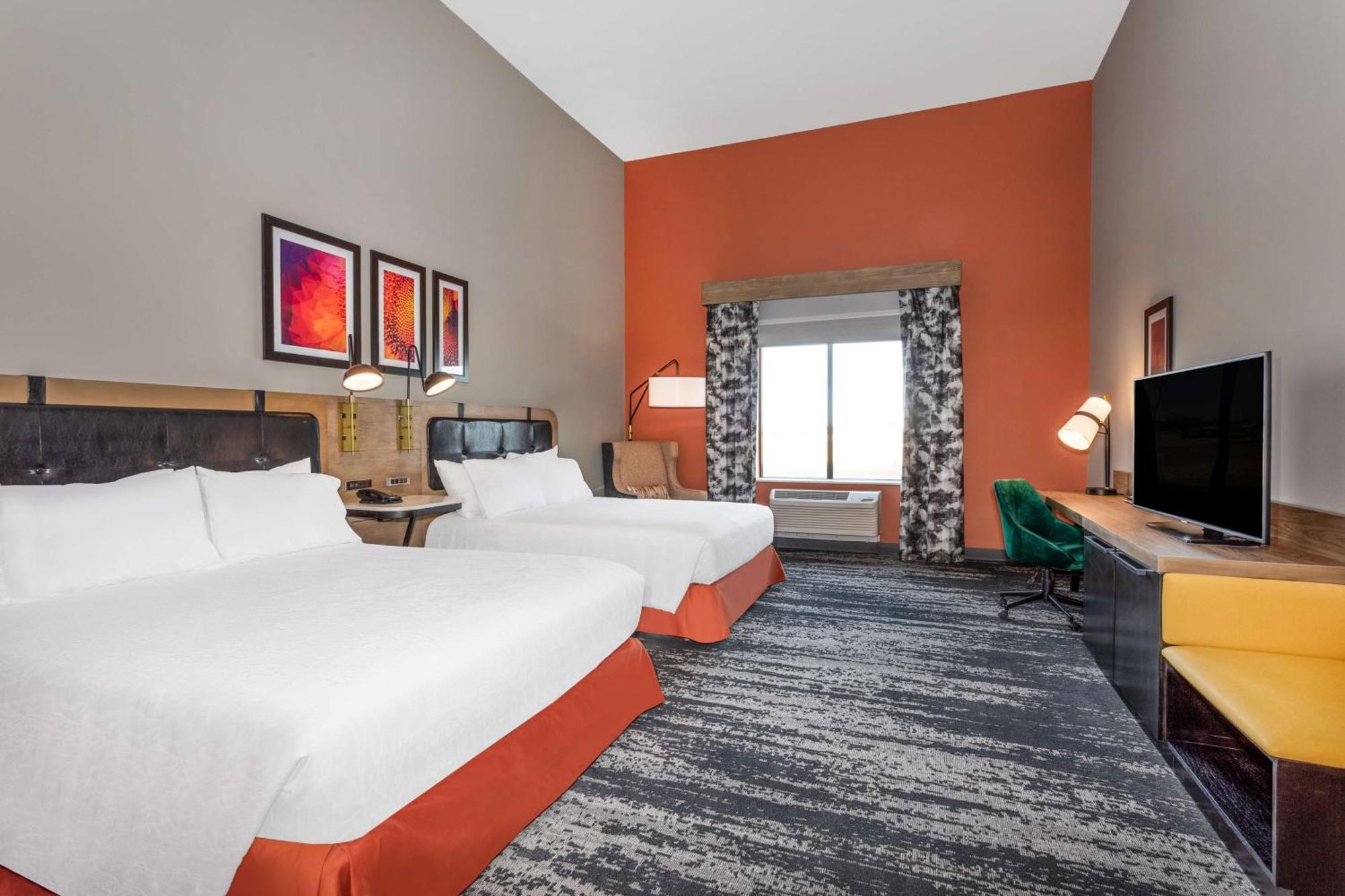 Hilton Garden Inn Hays, Ks מראה חיצוני תמונה