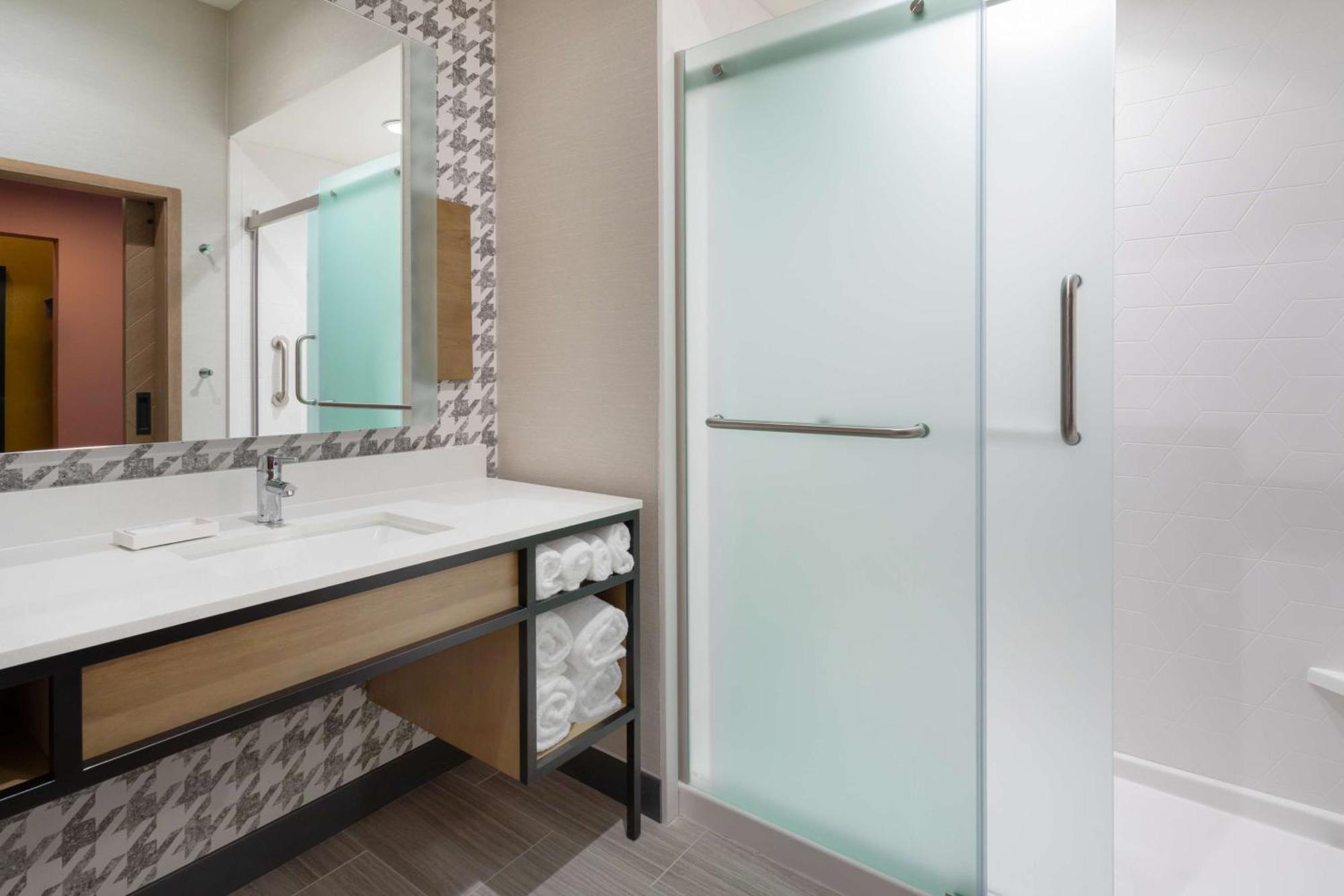 Hilton Garden Inn Hays, Ks מראה חיצוני תמונה