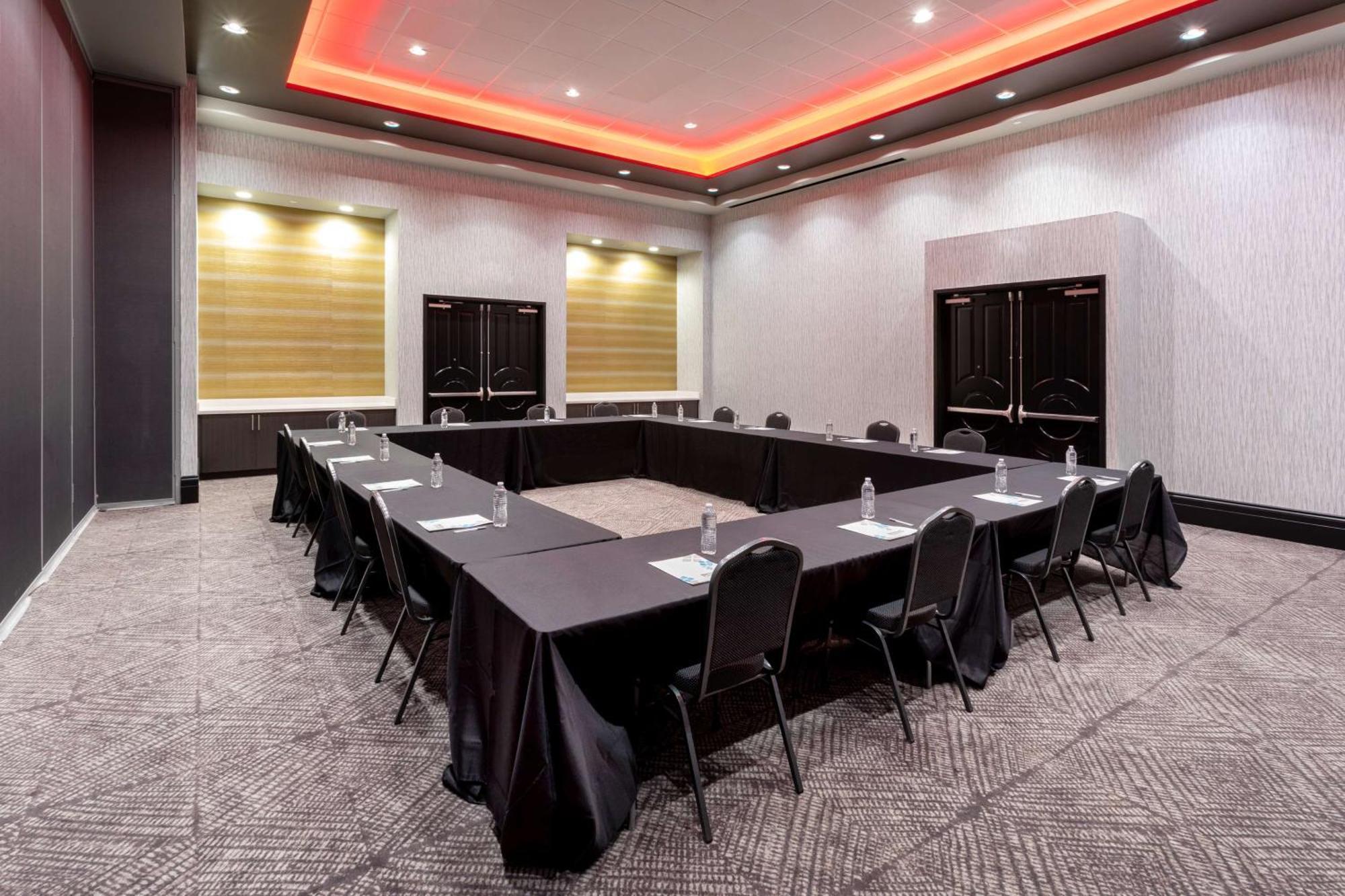 Hilton Garden Inn Hays, Ks מראה חיצוני תמונה